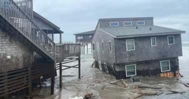 5 more homes collapse into the sea on North Carolina's Outer Banks