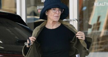 '90s icon teases her most talked-about TV scene during rare outing