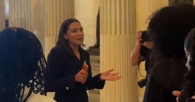 AOC gives Capitol tour to students during shutdown