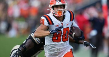AP Poll: Illinois up five spots before top-ranked test