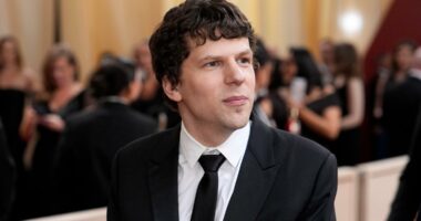 Actor Jesse Eisenberg to donate kidney to stranger in December