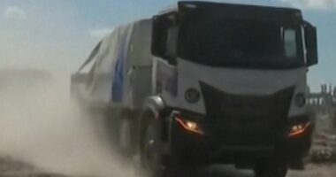Aid trucks arrive in southern Gaza