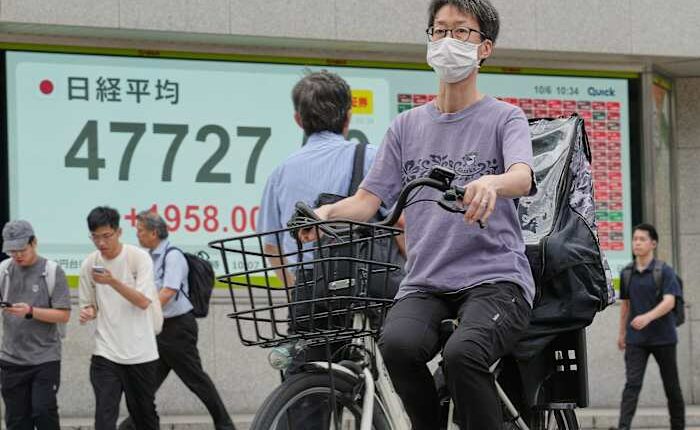 Asian shares advance and oil prices fall as Israel and Hamas agree to pause fighting