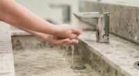 The moment of washing hands: A gentle encounter between water and hands