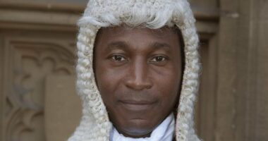 Barristers win right to go without wigs in court