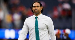 Bartender: Mark Sanchez 'thought he'd been shot' after stabbing