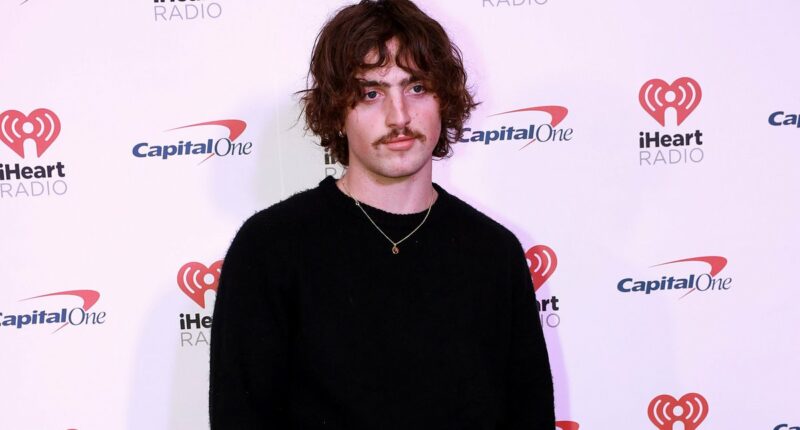 Benson Boone shocks fans with dramatic body transformation in 'thirst trap' snap