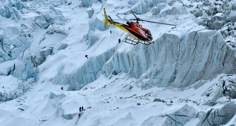Blizzard traps hundreds on Mount Everest as rescue teams race to save lives
