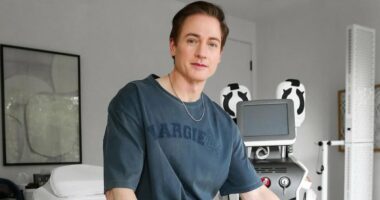 Bryan Johnson reversed his age by a decade... now he's detoxed 85% of toxic plastics with simple daily habit