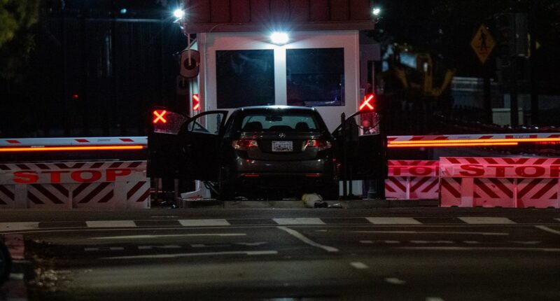 Car rams into White House barricade, suspect arrested: officials