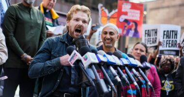 Chicago pastor blasted by chemical bullets joins ACLU lawsuit