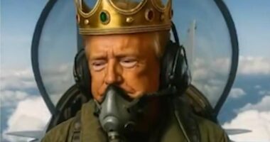 Could Trump really become King of America? US citizens' fears growing