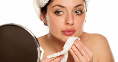 Doctors warn of the hidden dangers of face wipes after major recall