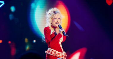 Dolly Parton speaks out after sister asks for prayers over singer's health