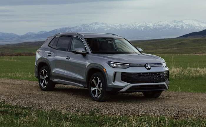 Edmunds small SUV comparison: New Volkswagen Tiguan vs. Honda CR-V