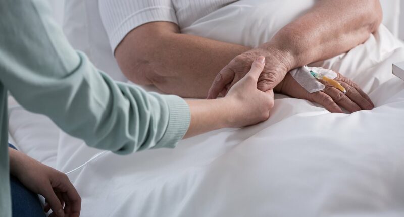 End of life expert explains exactly what happens to the body when we are dying