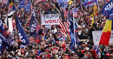 FBI puts up $500K reward for ID of suspect who put pipe bombs by DNC, RNC
