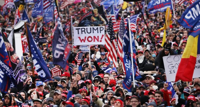 FBI puts up $500K reward for ID of suspect who put pipe bombs by DNC, RNC