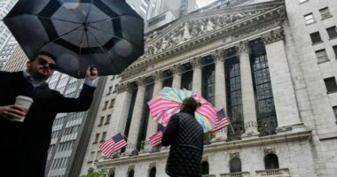Fed expected to cut interest rates as shutdown clouds economic picture