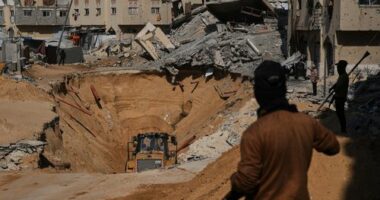 First major test of ceasefire as Israel accuses Hamas of attack