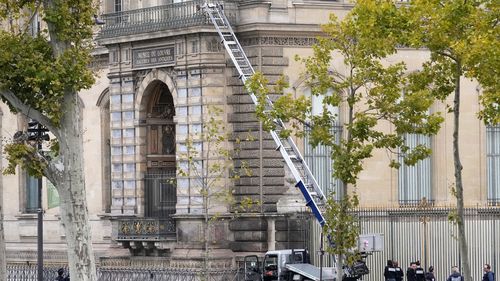 Louvre museum heist