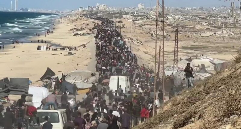 Gazans return as Israeli troops pull back