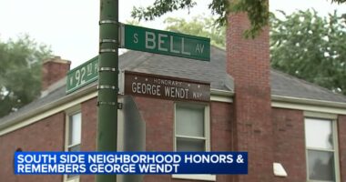 George Wendt Way unveiled at 92nd Place and Bell Street in honor of late 'Cheers' cast member and Beverly, Chicago native
