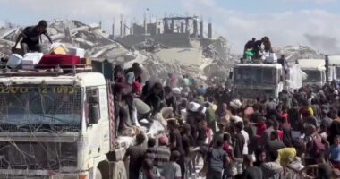 Humanitarian aid begins moving into Gaza as ceasefire holds