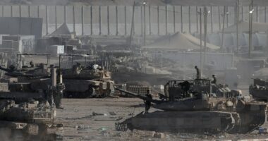 Israel-Hamas ceasefire takes effect, IDF begins pulling back in Gaza