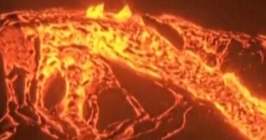 Kilauea volcano erupts on Hawaii's Big Island