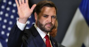 King David hotel kicked a woman out of a main suite â JD Vance wanted it