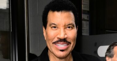 Lionel Richie recalls 'massive confrontation' between his wives