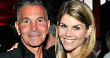 Lori Loughlin 'feels betrayed' by ex Mossimo