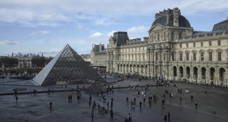 Louvre Museum closed for 'exceptional reasons' after robbery