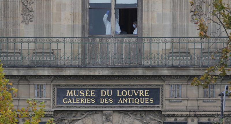 Louvre jewel heist: Manhunt underway for 4 suspects after 'priceless' jewelry at Louvre in Paris stolen