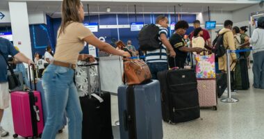 Major airline grounds all flights across the US after IT outage