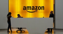 Massive Amazon cloud computing outage disrupts Snapchat, Robinhood, many other online services