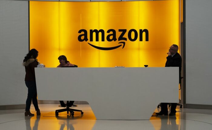 Massive Amazon cloud computing outage disrupts Snapchat, Robinhood, many other online services
