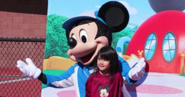 Mickey Mouse surprises L.A. kids and teaches them the "Hot Dog!" dance from the 'Mickey Mouse Clubhouse+'