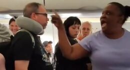 Mom ignites chaos on plane as she refuses to let passengers disembark