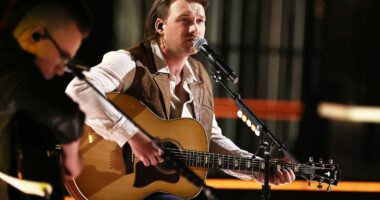 Morgan Wallen's song plays on car stereo during chair-throwing arrest