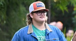 Nepo baby looks like his country star stepdad's twin…guess who?