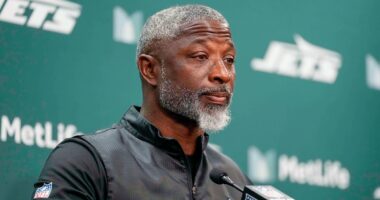 New York Jets fans in meltdown over struggling coach Aaron Glenn's quarterback decision against Bengals