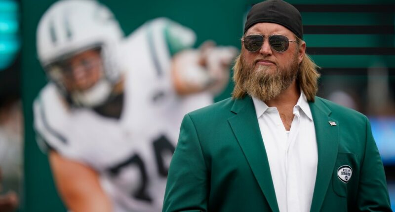 Nick Mangold, beloved former Jets offensive lineman, dies at age 41