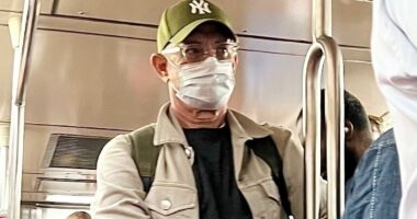 Oscar-winning millionaire leaves fans stunned as he braves the subway