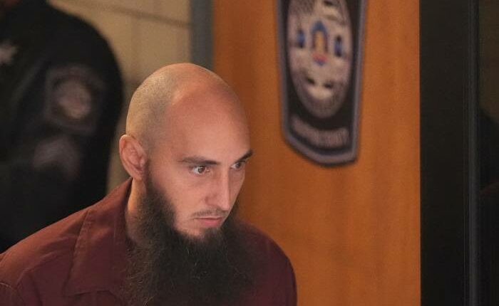 Pennsylvania man pleads guilty in arson attack at governor’s mansion while Shapiro’s family slept