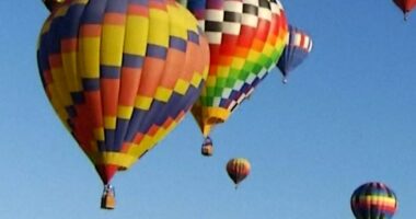 Pilots lift off for New Mexico balloon festival