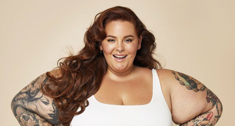 Plus-size model claims United Airlines flight attendant fat-shamed her