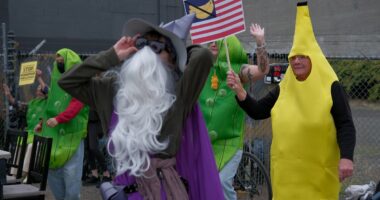 Portland mayor defies feds and orders removal of ICE perimeter