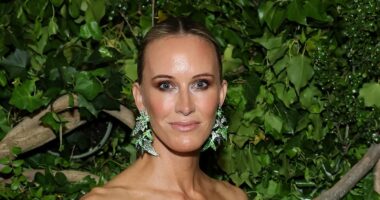 Questions arise over billionaire's best-selling memoir